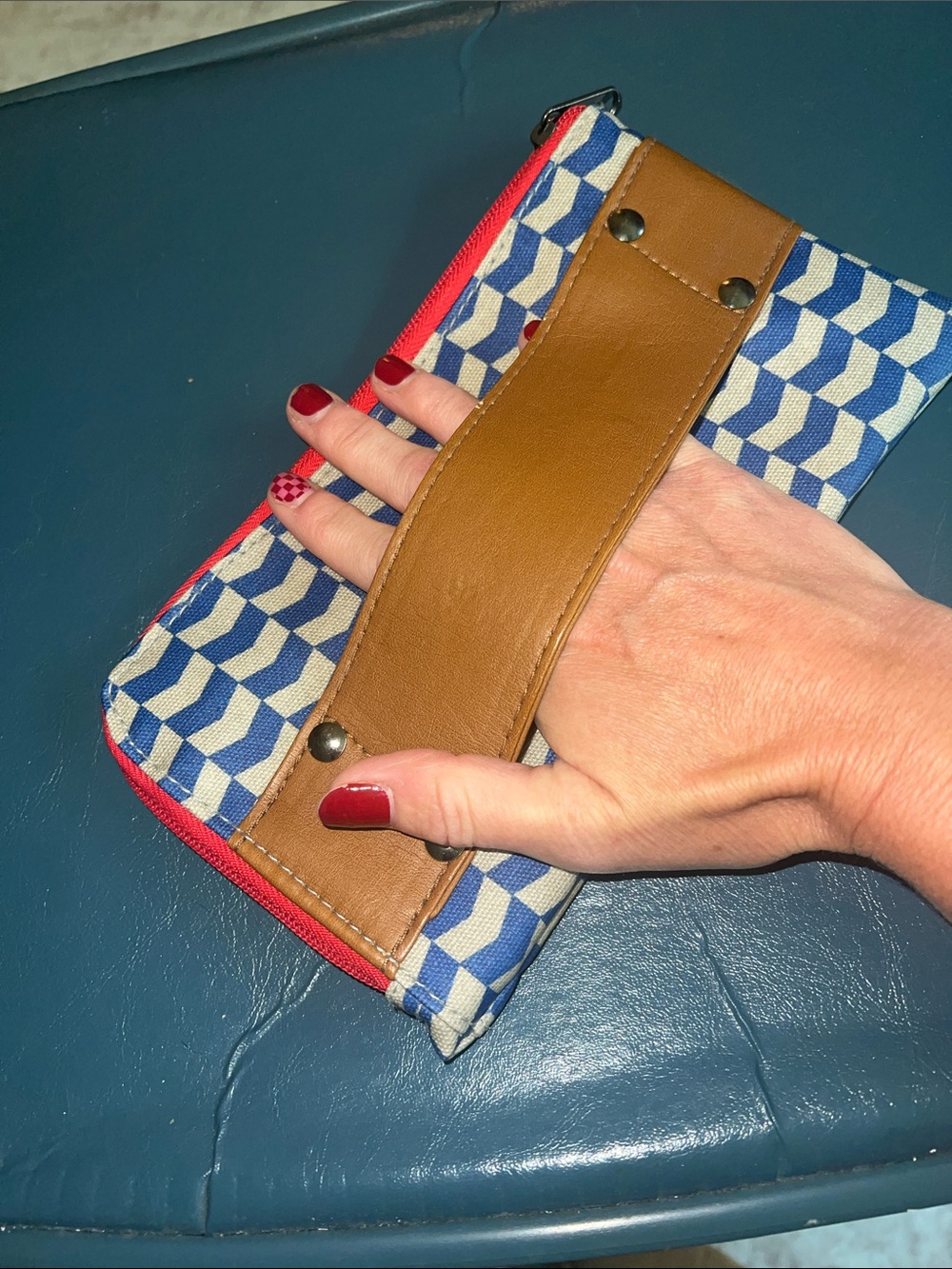 Kavu Blue & White Geometric Zip Wallet with Red Trim - Picture 4 of 5